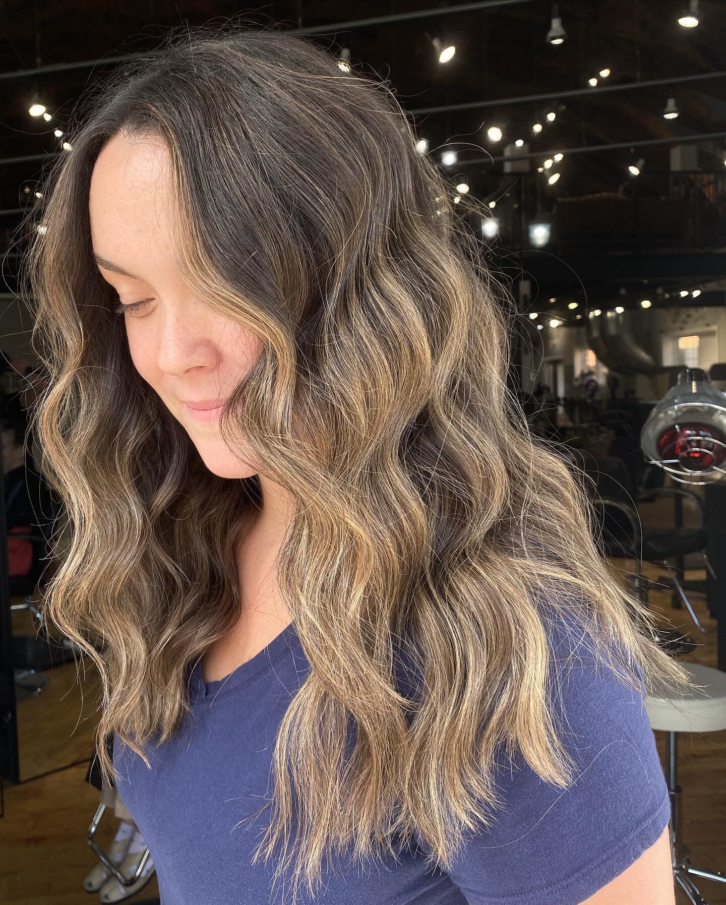 Grown out highlights to a blended balayage!! 

#balayage #teasylightsandbalayage #fall #fallhair #stlstylist #stlhair #stylist #webster #stl #stlouis