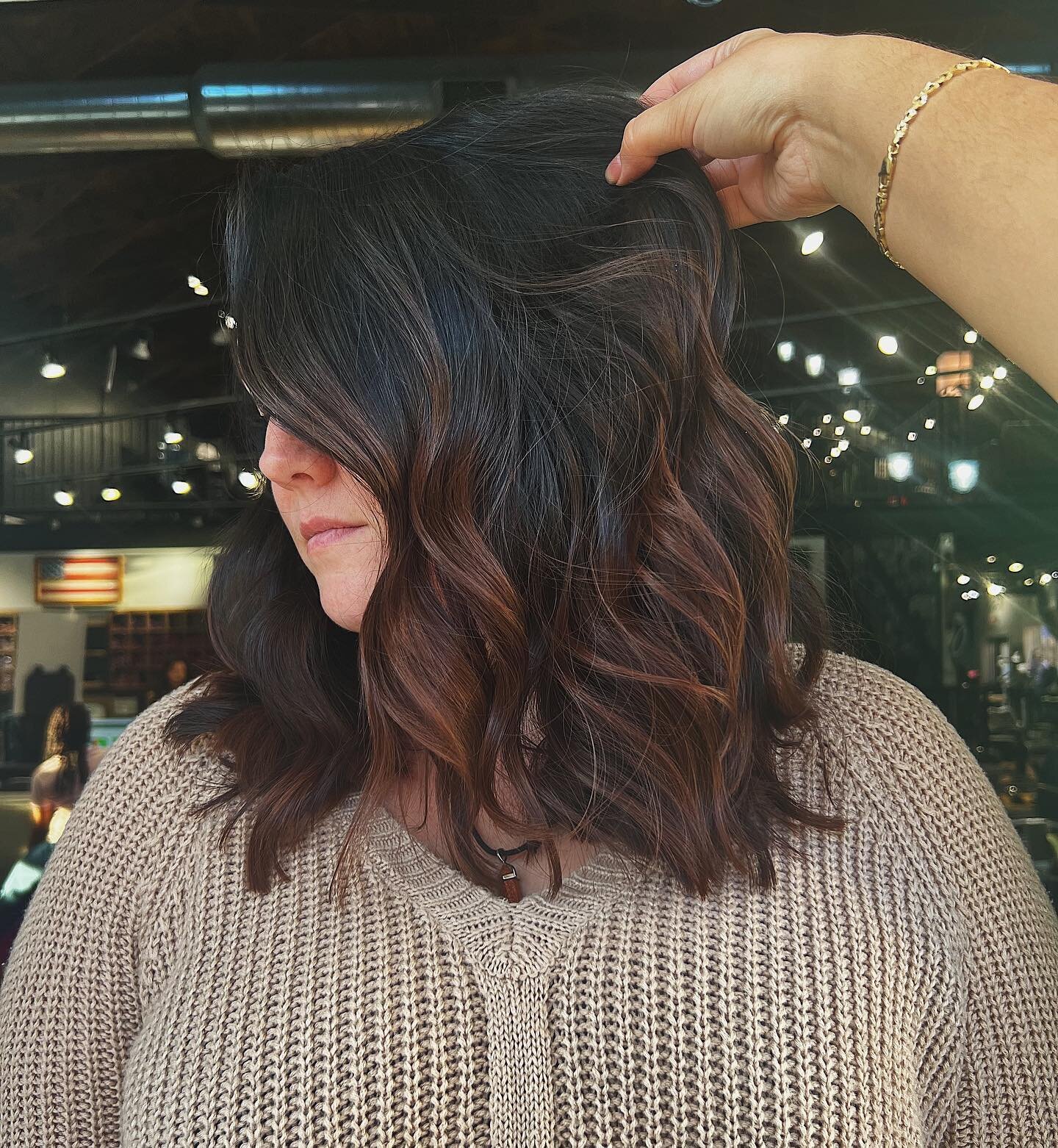 Chocolate vibe 🤤🤎🍂
- - - -

#stlstylist #stlhairstylist #stlhairsalon #stlhaircut #webstergrovesmo #websteruniversity #salonblvd #stlmodel #stlcolorist #brownhaircolor #hairtutorial #hairtrends #hairtips #brownhairstl