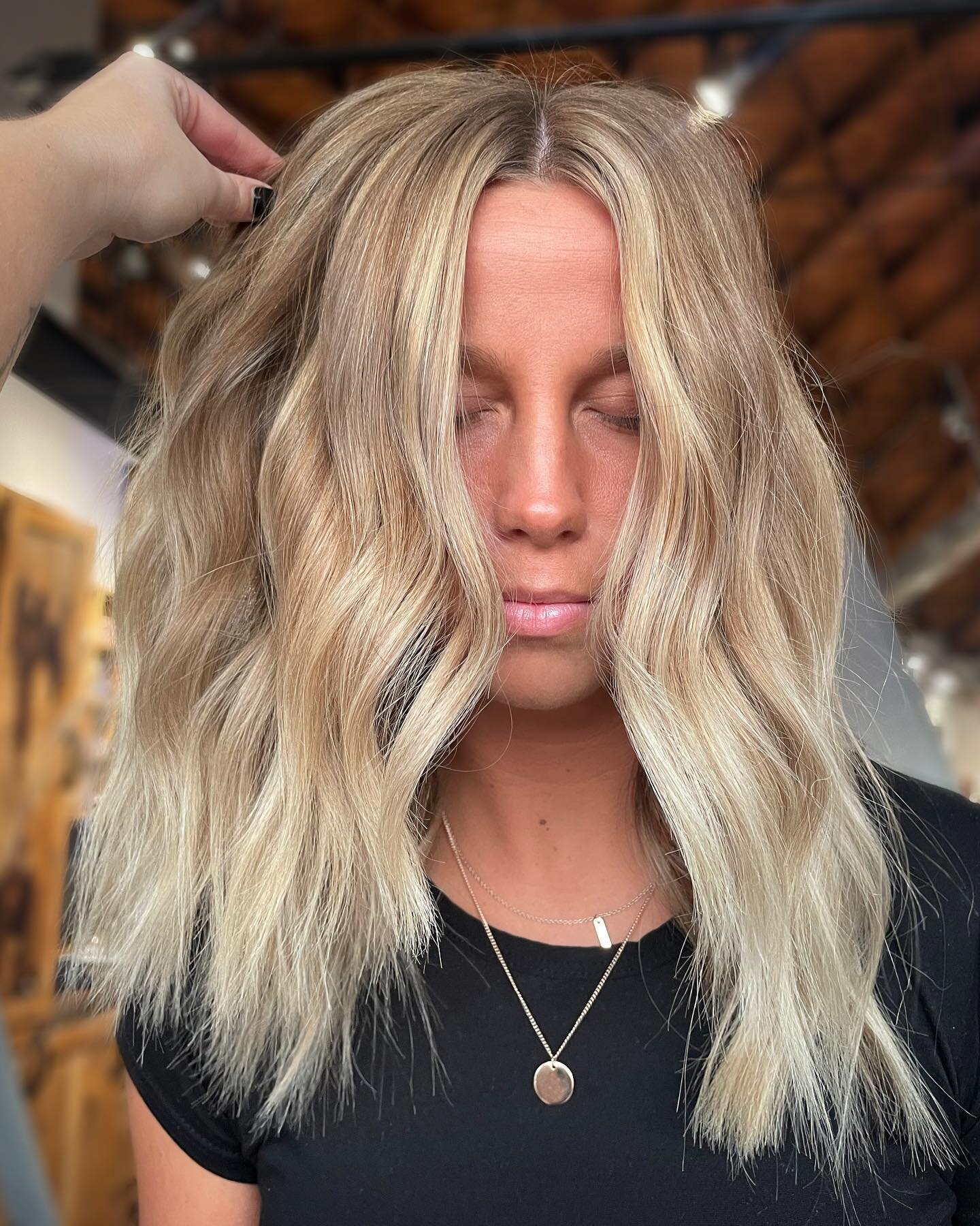 L I V E D  I N  B L O N D E 
#softblonde #butterybonde #vanillablonde #livedinblonde #beachwaves #blondehair #stlhairstylist