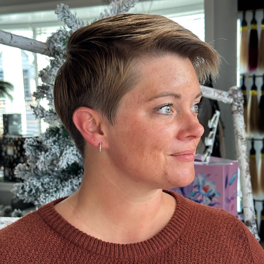 Word on the street is stylists don&rsquo;t like to cut pixies. No worries, I&rsquo;m always open to do more!

#pixiecut #pixiehaircut #stlhairstylist #womensshorthair