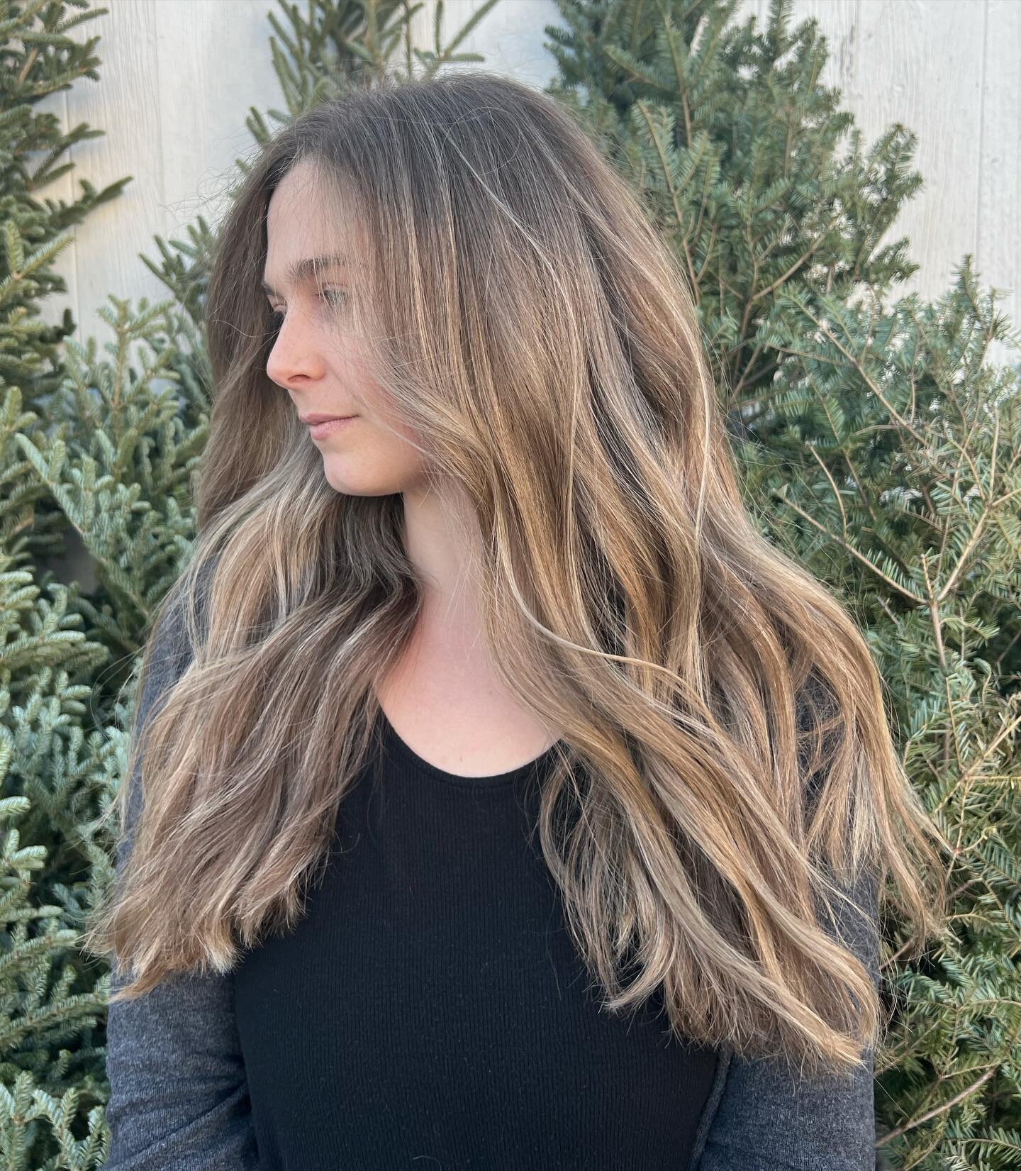 🌲🌲🌲
Foilayage and cut 
- - - -

#stlstylist #stlhairstylist #stlhairsalon #stlhaircut #webstergrovesmo #websteruniversity #salonblvd #stlmodel #stlcolorist #brownhaircolor #hairtutorial #hairtrends #hairtips #brownhairstl #blondehairstl #brondestl