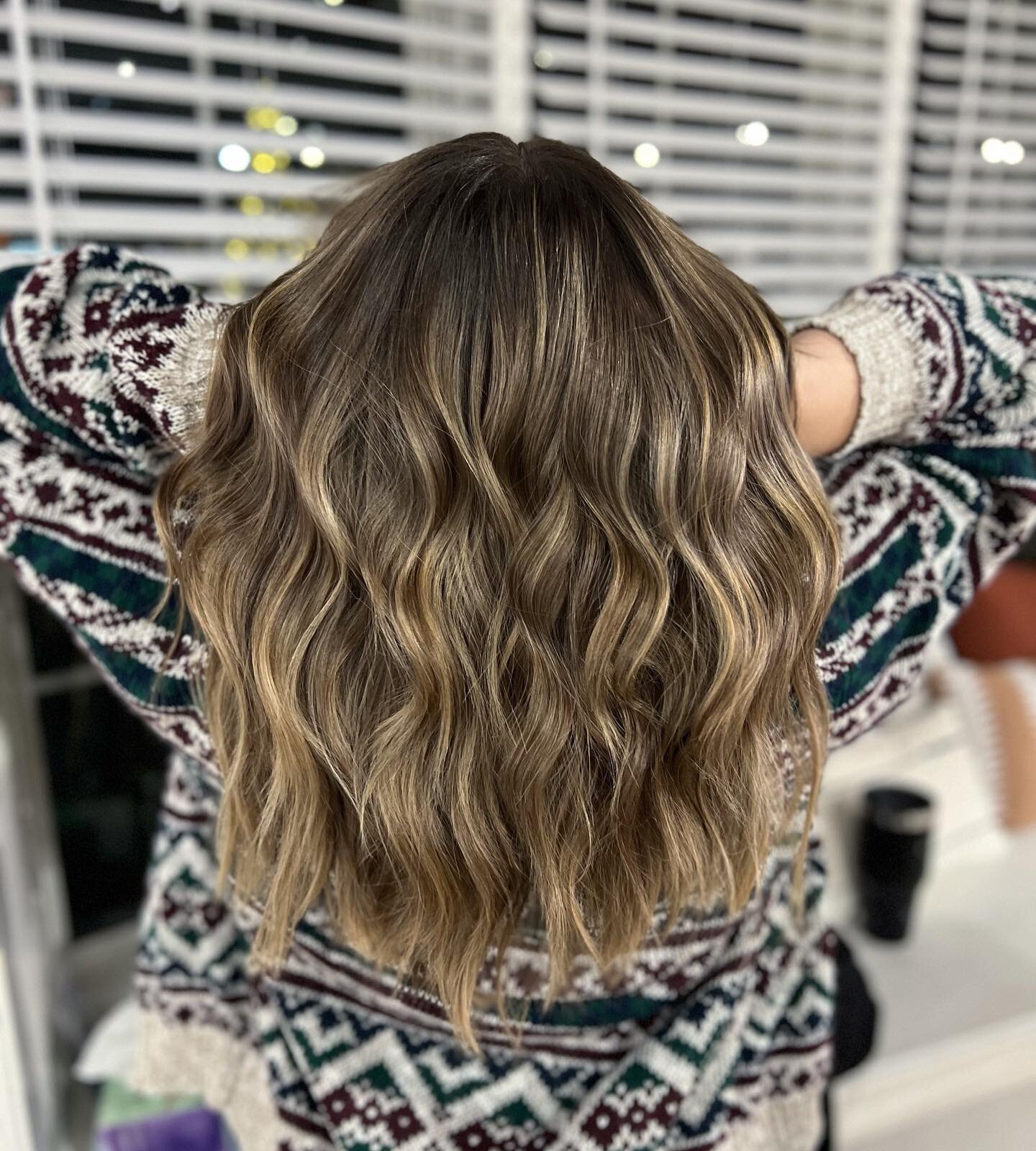 Brightened up this beauty today! 🌬️
- - - -

#stlstylist #stlhairstylist #stlhairsalon #stlhaircut #webstergrovesmo #websteruniversity #salonblvd #stlmodel #stlcolorist #brownhaircolor #hairtutorial #hairtrends #hairtips #brownhairstl #blondehairstl