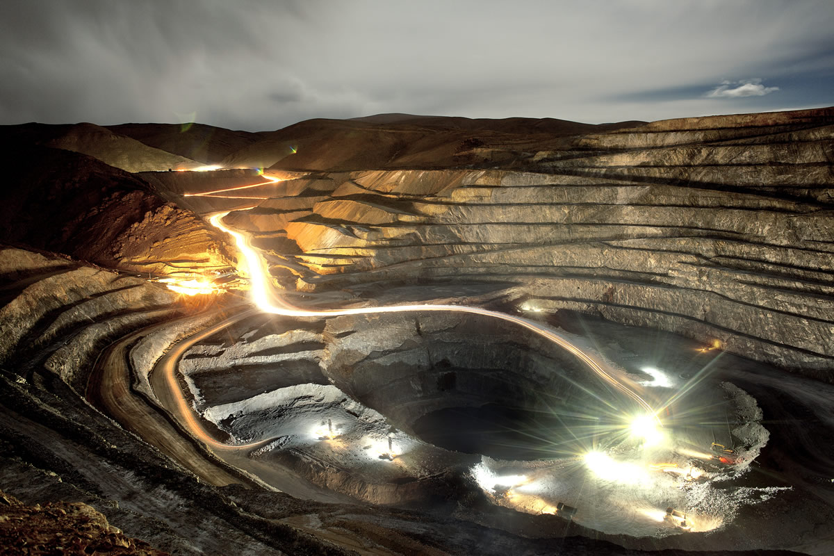 San_Miguel_open_pit_Night_view.jpg