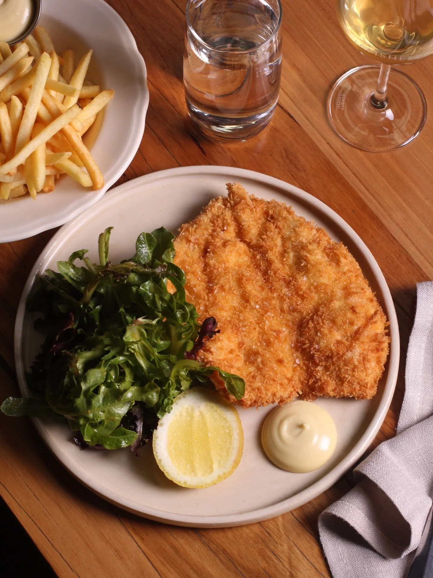 Whatchu doing tonight?! $30 schnitzel or steak sound like a vibe? Add into the mix $10 wines and $8 schooners, you&rsquo;d be silly not to! See you soon 😏