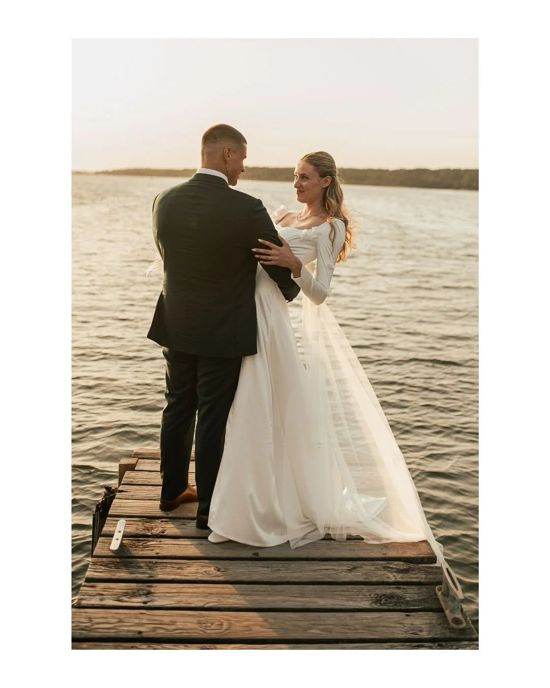 L&rsquo;amour a brill&eacute; aussi fort que le soleil de l&rsquo;&eacute;t&eacute;. ✨

C&rsquo;&eacute;tait un v&eacute;ritable plaisir de photographier le mariage de Lucile et Mah&eacute; vers Biscarrosse, sous un ciel d&rsquo;un bleu parfait. Chaq
