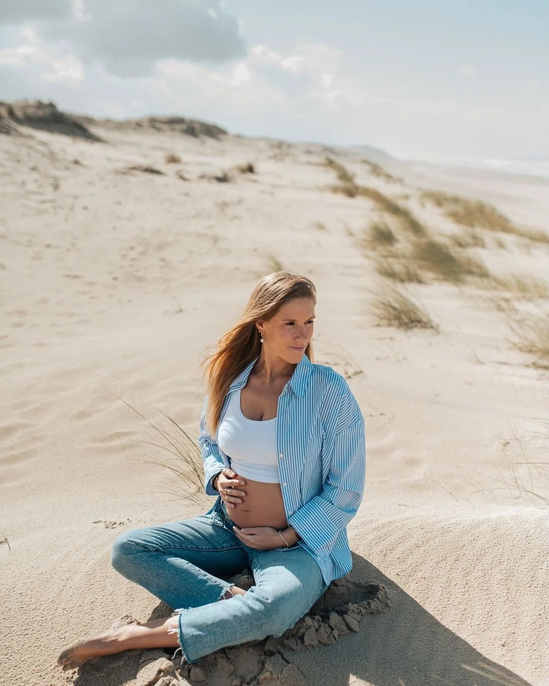 Quelle joie immense de retrouver M&eacute;lanie et Corentin ! 😍
Il y a quelques ann&eacute;es, j&rsquo;avais eu le privil&egrave;ge d&rsquo;immortaliser leur mariage. Et cette fois-ci, c&rsquo;est pour une nouvelle &eacute;tape merveilleuse de leur 