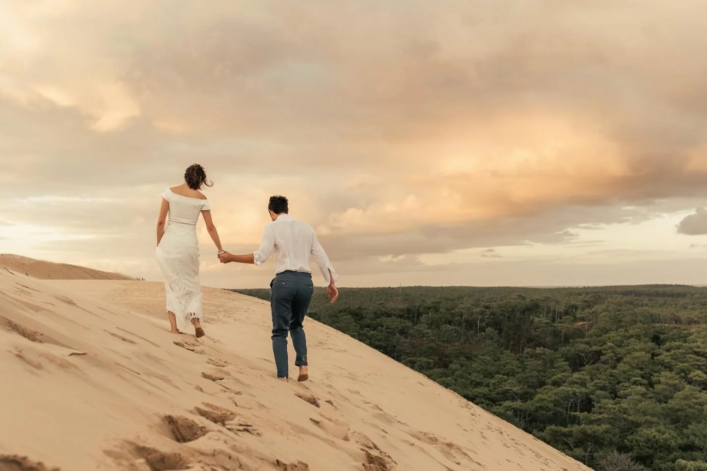 Une magnifique s&eacute;ance Day After avec Sol&egrave;ne et Nicolas ☀️.
#photographebordeaux #bassindarcachon #frenchweddingstyle #photographemariage