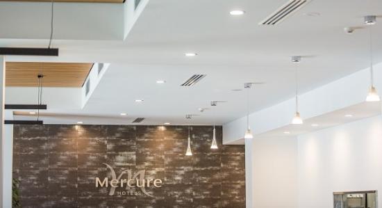 Foyer-area-of-the-mercure-williamtown-air-conditioners-installed-by-nsw-m&h-air-conditioning.jpg