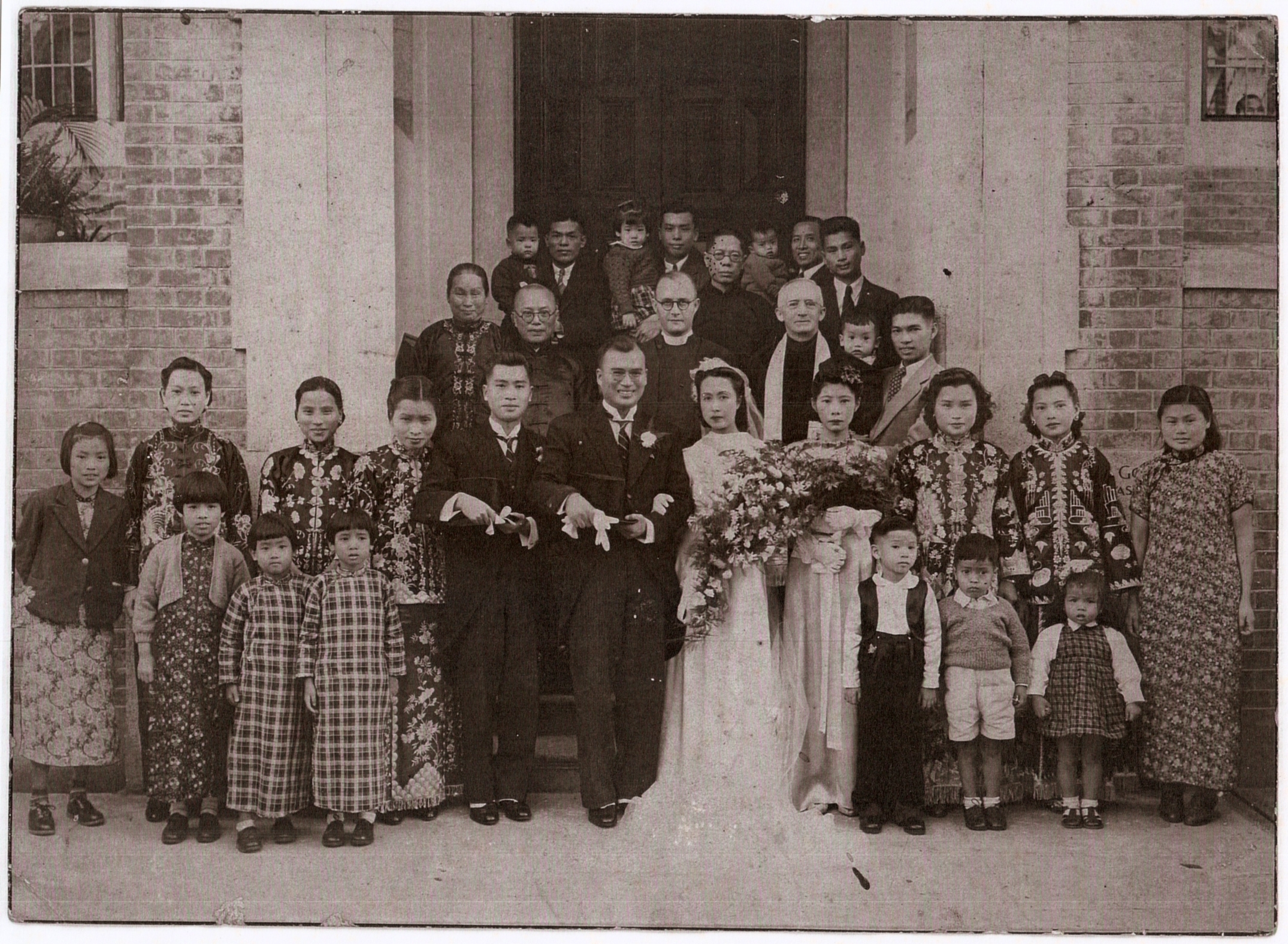 Peter & Alice Wong's Wedding Picture (Rev. Kwok Nai Wang's Father-in-law).JPG