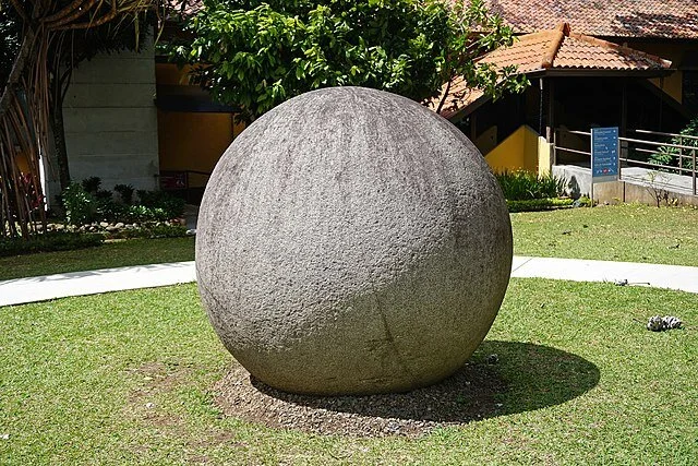 640px-Diquis_Stone_Spheres_Museo_Nacional_CRI_01_2020_4081-min.jpg