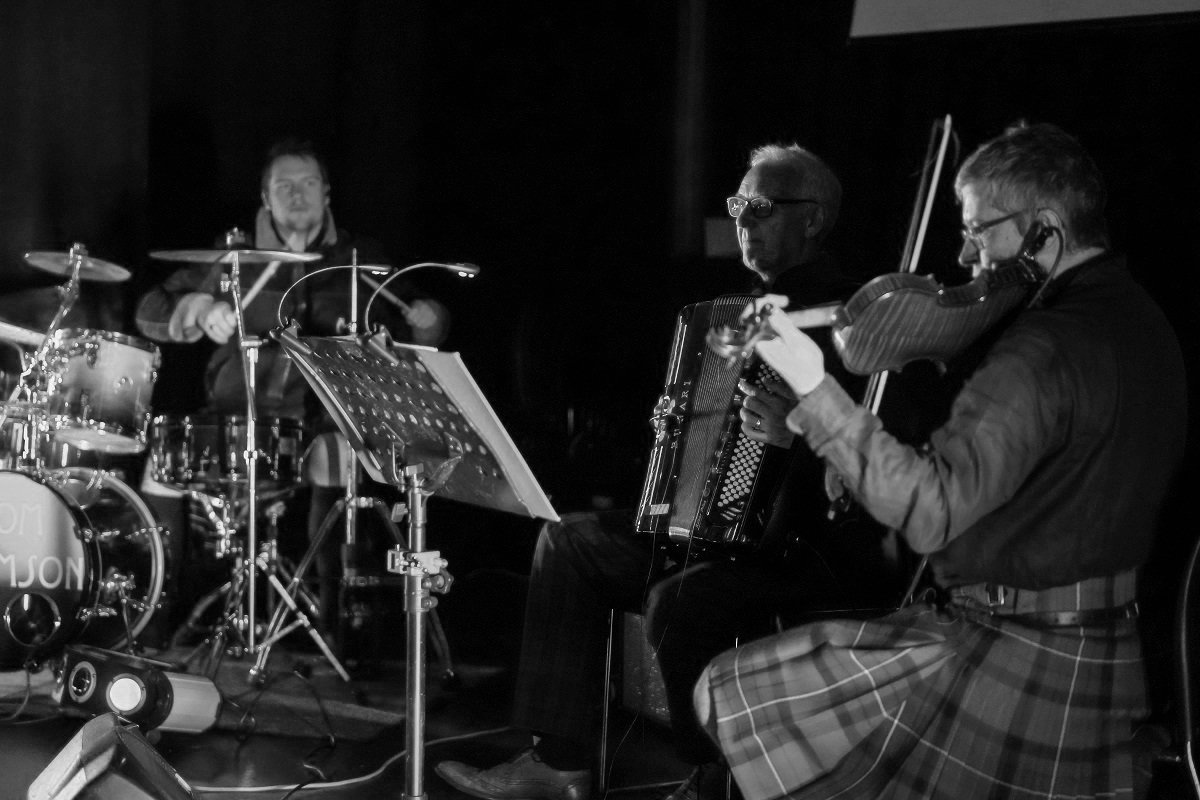 Lochnagar+ceilidh+band+2+small.jpg