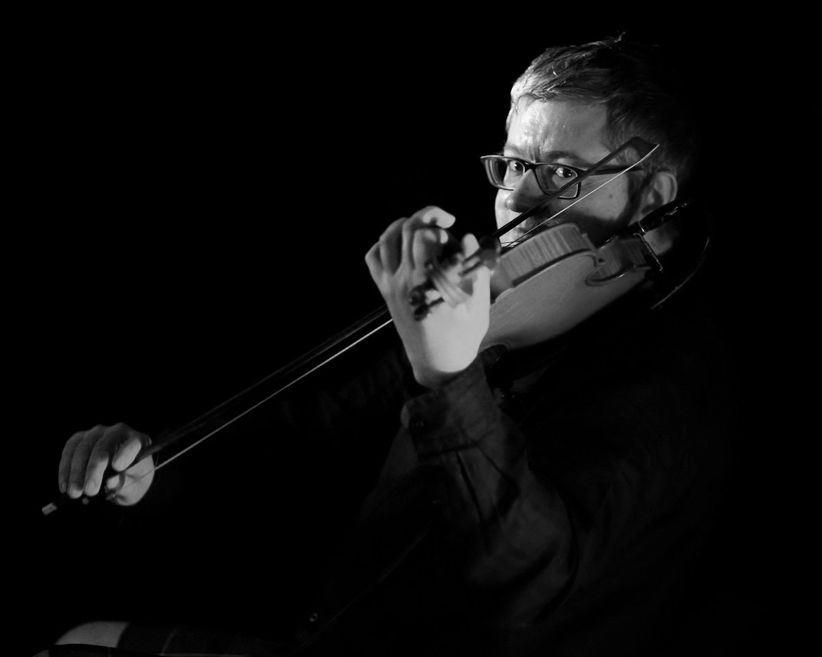 Lochnagar+ceilidh+band+fiddle+small.jpg