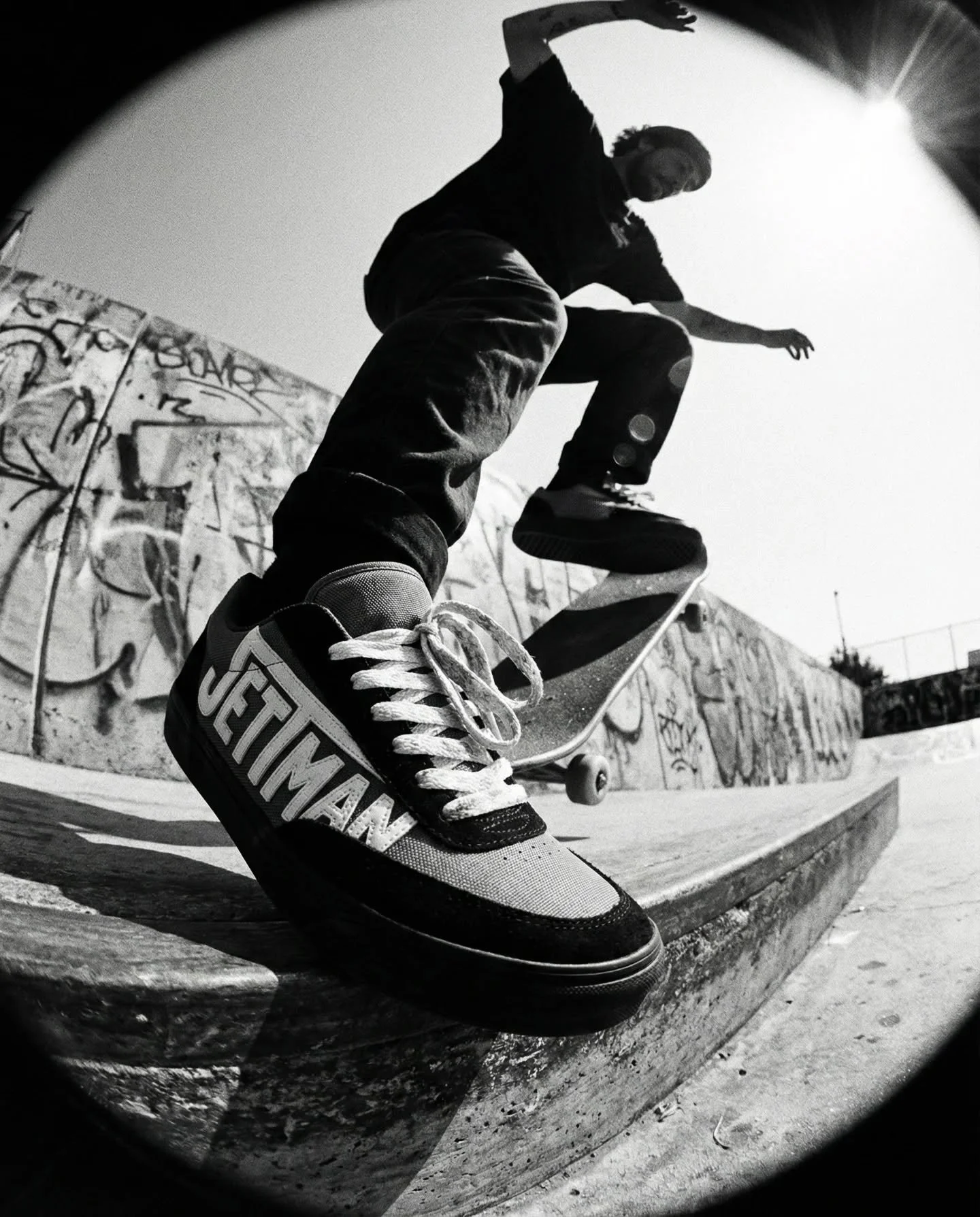 AI magic: Fictional shoe &rarr; 90s Thrasher campaign in hours 🤖🛹
From my made-up JETTMAN design to authentic retro action shots. 👟
This is the power of AI creativity!
www.Jettman.se