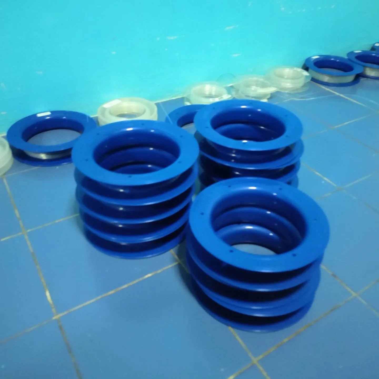 New string reels for the workshop &mdash; all eighteen of them! 🎣
Bought them from a fishing shop, and the lady there was quite surprised when I took every single one she had in stock 😄
Now the strings finally have their own proper home.

#travelko