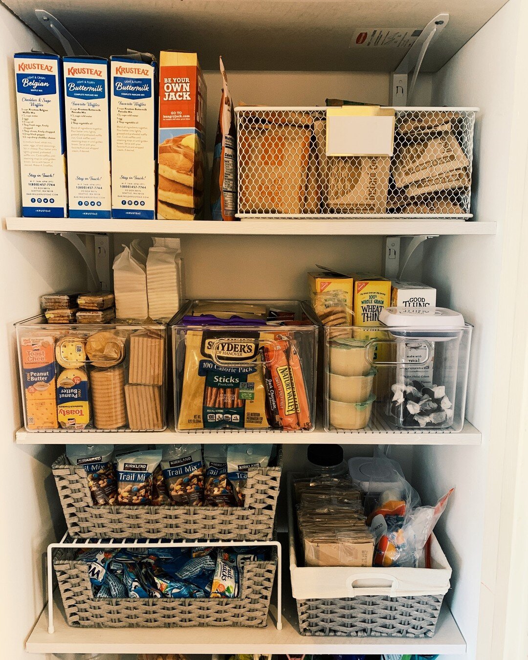 Amy&rsquo;s pantry revealed!⁣
⁣
Ready to get organized? Kitchens are a great space to start because there&rsquo;s little to no sentimental attachment making decisions fairly easy. ⁣
⁣
But sometimes kitchen organization is much more than easy decision