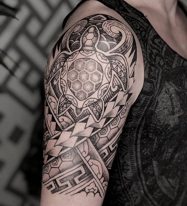 ࿇ @karmahousetattoos ࿇⁣
⁣
Turtle half-sleeve by @juketattoo ⁣
⁣
⁣
⁣
#karmahouse #karmahousetattoo #tattootemple #balitattoo #ubudtattoo #balitattoostudio #ubudtattoostudio #tribaltattoo #blackworktattoo