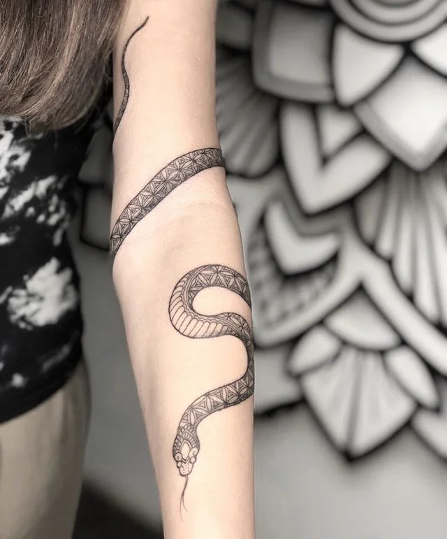 ࿇ @karmahousetattoos ࿇⁣
⁣
The snake is a symbol of awakening, shedding old layers &amp; merging with the earth.⁣
Tattoo by our snake master @juketattoo 𓆙⁣
⁣
⁣
#karmahouse #karmahousetattoo #tattootemple #balitattoo #ubudtattoo #balitattoostudio #sna