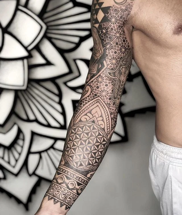 ࿇ @karmahousetattoos ࿇⁣
⁣
Epic #sacredgeometry sleeve piece by @juketattoo ⁣
(Top outter bicep meditating piece, and inner bicep hamsa older pieces not done here)⁣
⁣
This was done in 2 long sittings with Juke, who is epic fast &amp; patient with his 