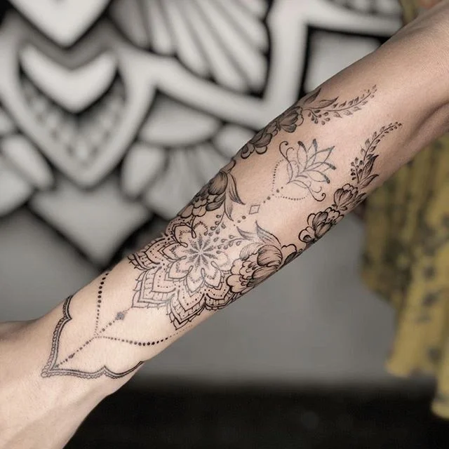 ࿇ @karmahousetattoos ࿇⁣
⁣
Feminine floral mandala cuff design by @juketattoo ⁣
⁣
⁣
#karmahouse #karmahousetattoo #tattootemple #balitattoo #ubudtattoo #balitattoostudio #mandalatattoo #femininetattoo