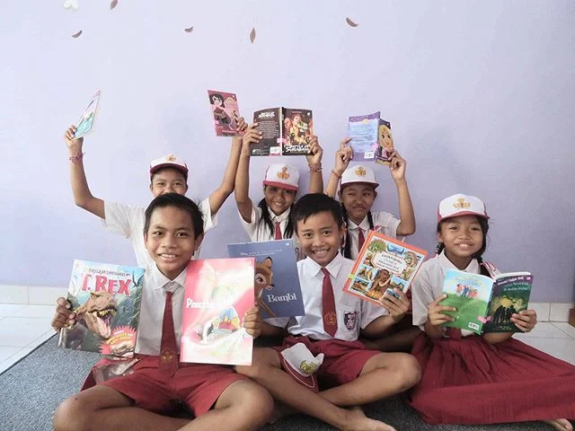 𖡦 Good Karma Charity Work 𖡦⁣
⁣
We&rsquo;ve been supporting the @balichildrensproject through our Karma House charity projects, and recently helped fund these kids&rsquo; school a whole library of new books!⁣
⁣
Know that each time you visit us, your