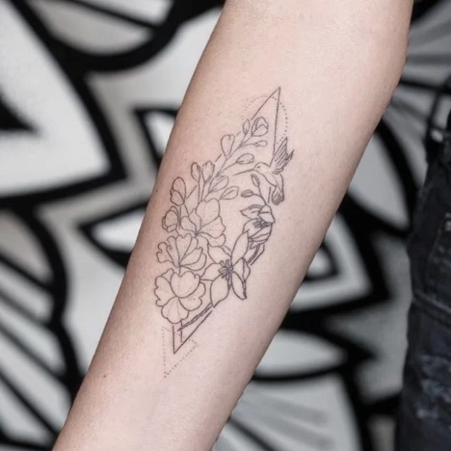 ࿇ @karmahousetattoos ࿇

Beautiful handpoke by @gerryprana 
#karmahouse #karmahousetattoo #tattootemple #balitattoo #ubudtattoo #balitattoostudio #handpoke #handpokedtattoo