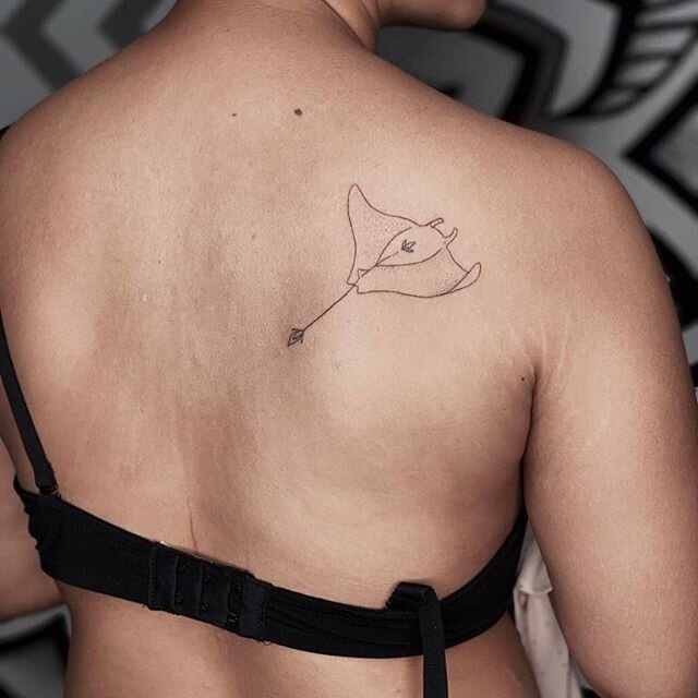 Manta ray. Done by Handpoke with our resident @gerryprana_ 
Kindly visit our website or email us on tattoos@karmahousebali.com to book an appointment

#mandalatattoo #handpokedtattoo #finelinetattoo #lotustattoo #floweroflifetattoo #balitattoo #ubudt