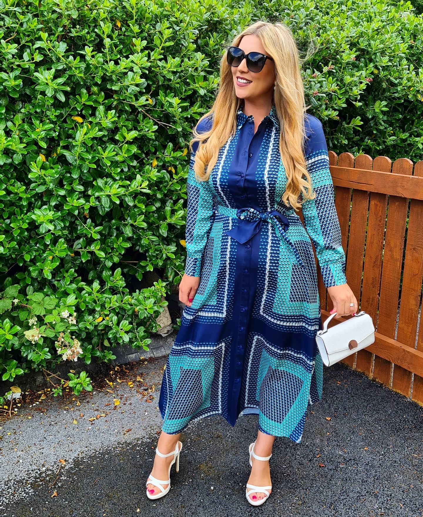 The only blues that I want on a Monday 🤪
Guys, how gorgeous is this absolute bargain of a dress and my little bag too 😍 Both are recent purchases from @dunnesstores I absolutely love them 💙💙💙