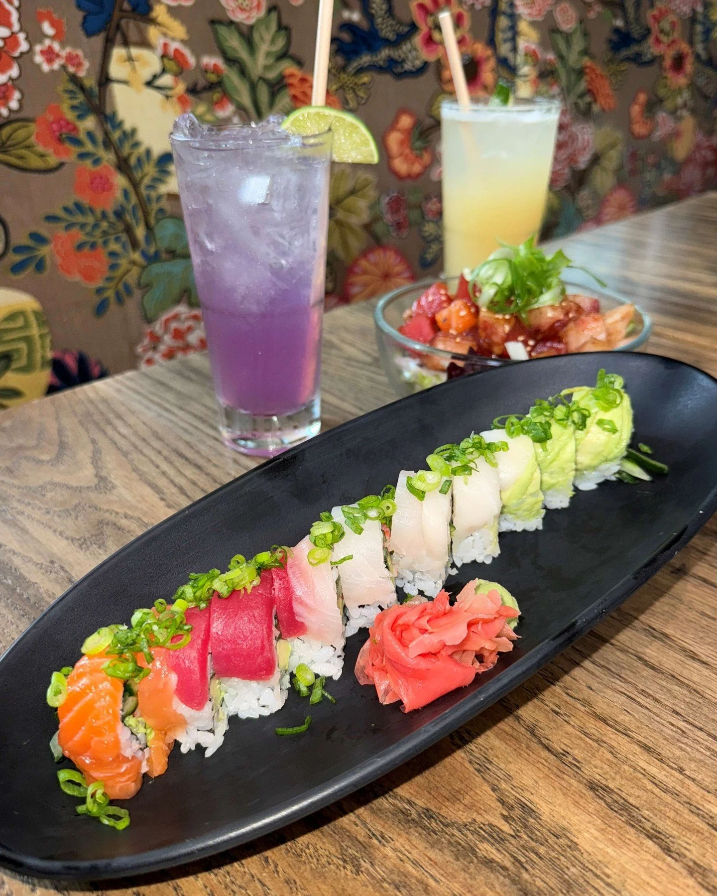 Take a breather before the holiday hustle! 🍣🍹 Swing by IYA Sushi for the ultimate pre-Thanksgiving treat!