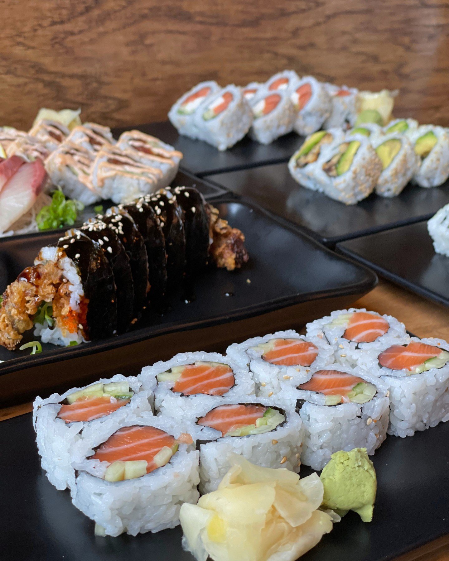 Cold January days call for Sushi Sunday! ❄️🍣
Warm up your weekend the right way! Join us tonight!