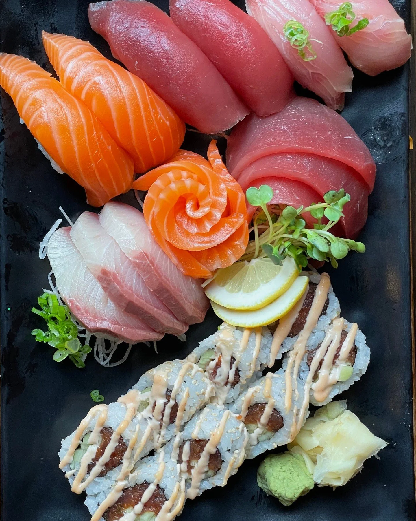 Almost too pretty to eat 🌸Can't resist IYA Sushi😋
#IYASushi