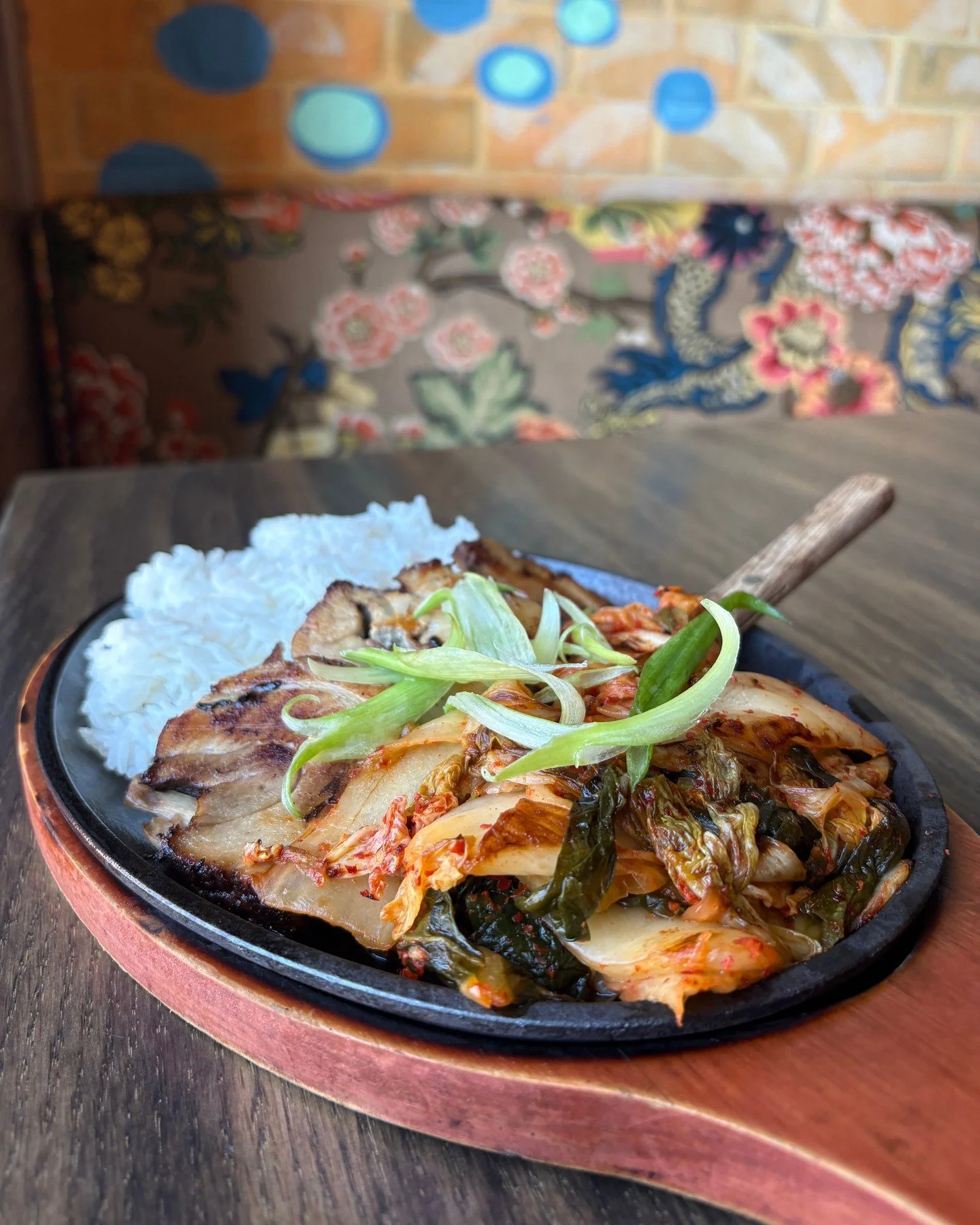 Not here to be subtle!
Our Seared Pork Belly comes out sizzling, keeping every bite warm, rich, and full of flavor!
Fresh from the first bite to the last!
#searedporkbelly #iyasushi