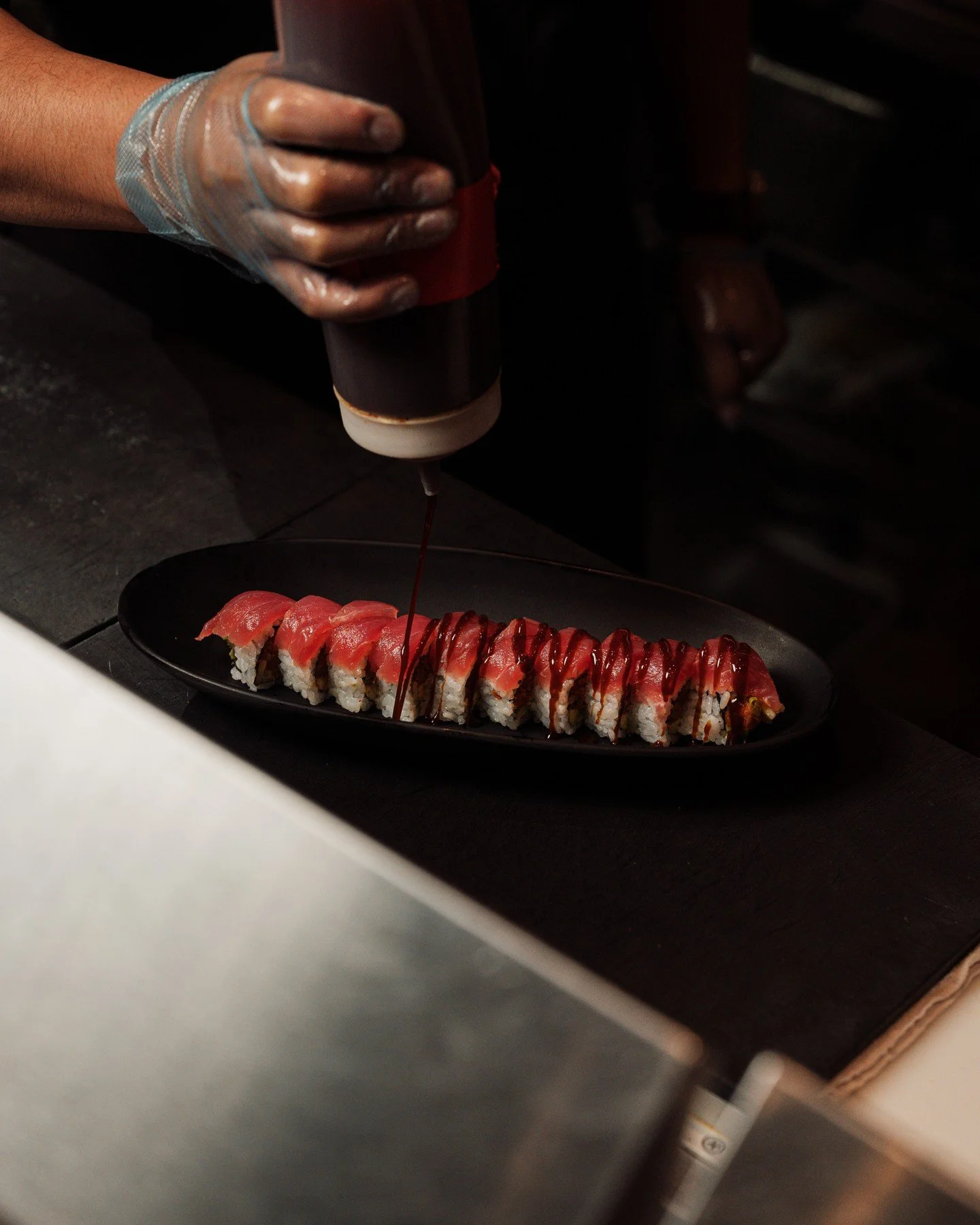 Layers on layers of flavor.
Spicy tuna, avocado, and cucumber, topped with tuna, sushi sauce, sweet potato crunch, sriracha, scallions, and masago. Our Crispy Tuna Roll is worth every bite🐟
#Iyasushi