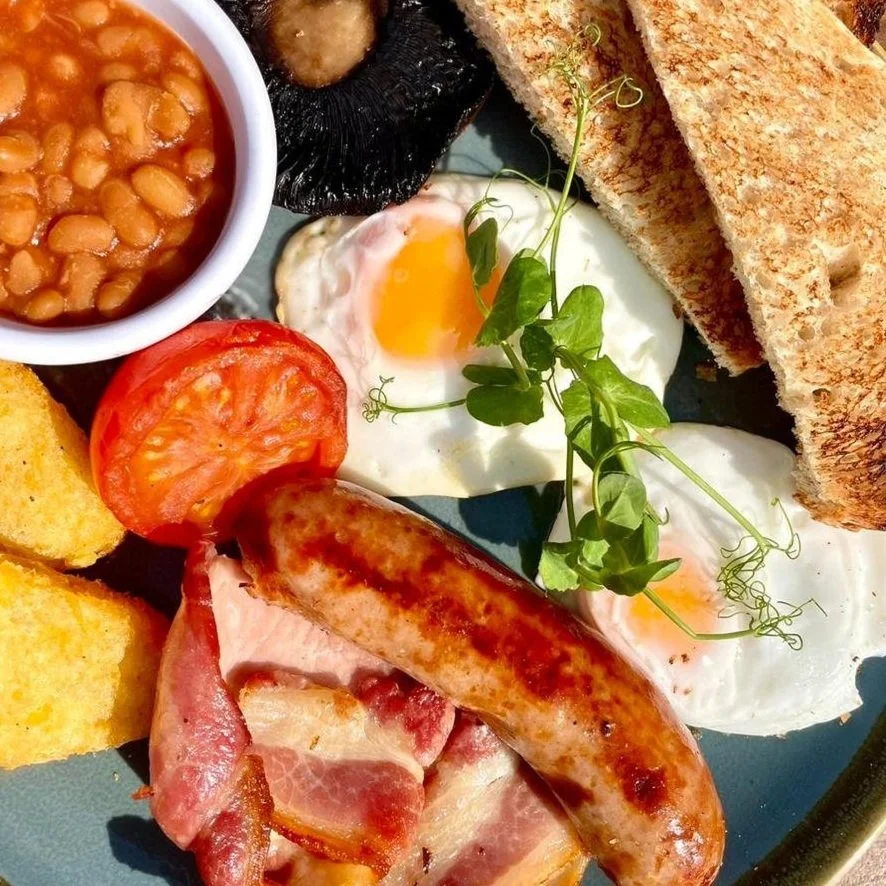 Delicious+traditional+English+breakfast..jpg