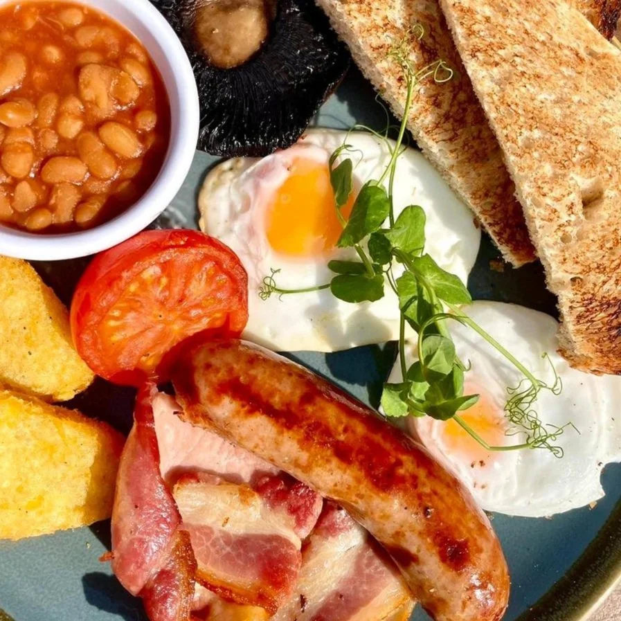 Delicious+traditional+English+breakfast..jpg