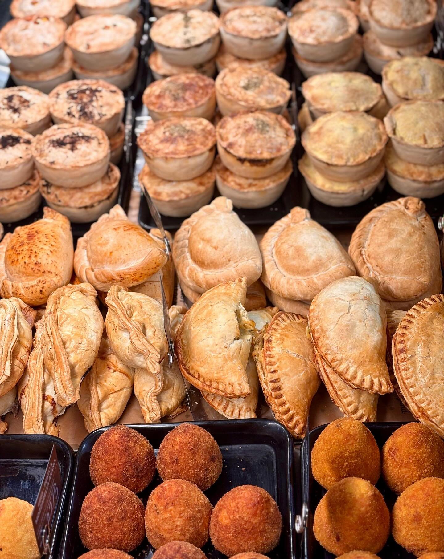 Stock up for National Picnic Week!🧺✨
 
In our deli counters, you will find all your picnic essentials: sausage rolls, scotch eggs, quiches, cheese, sliced meats, and more!🧀
 
We also offer our grab-and-go Deli Meal Deals, which consist of a homemad