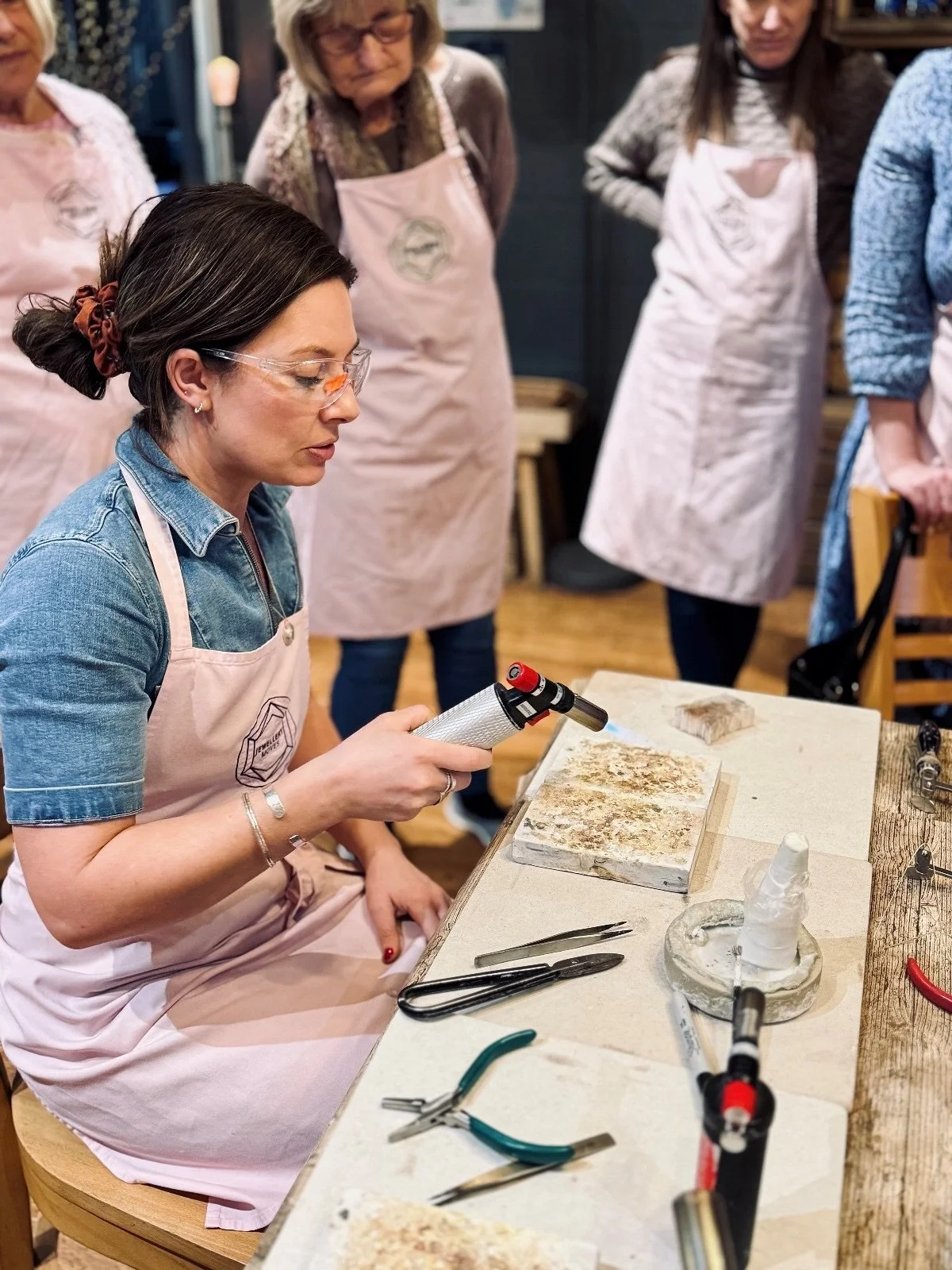 Jewellery Moves Workshop &ndash; Festive Return 💍🎄

📍Winchester - Only a handful of tickets remaining! Wednesday 19th November 
📍Englefield - SOLD OUT
📍Hungerford - SOLD OUT

Create something truly special &mdash; choose to make two silver stack