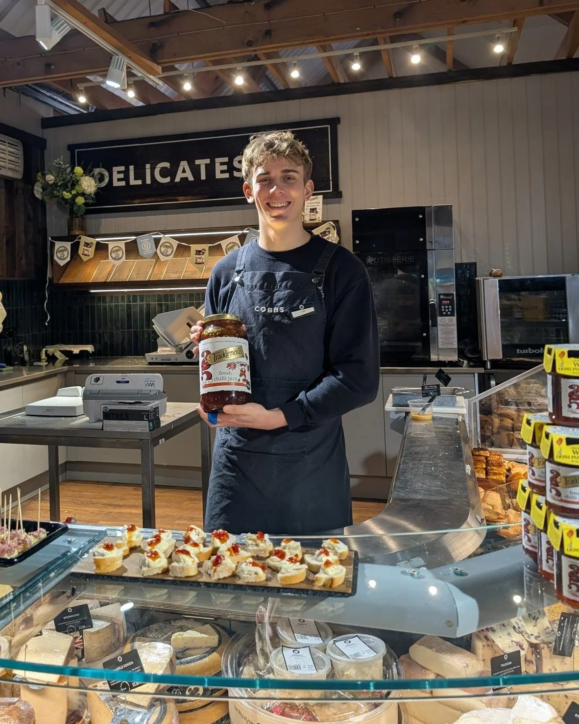 Fresh chilli jam!🌶️

This month, you can find our DELICIOUS @tracklements chilli jam on tasters at all our sites! 

&lsquo;Multi award-winner, this addictive, sticky-sweet chilli jam smoulders with a gentle heat from fistfuls of fresh red chillies. 