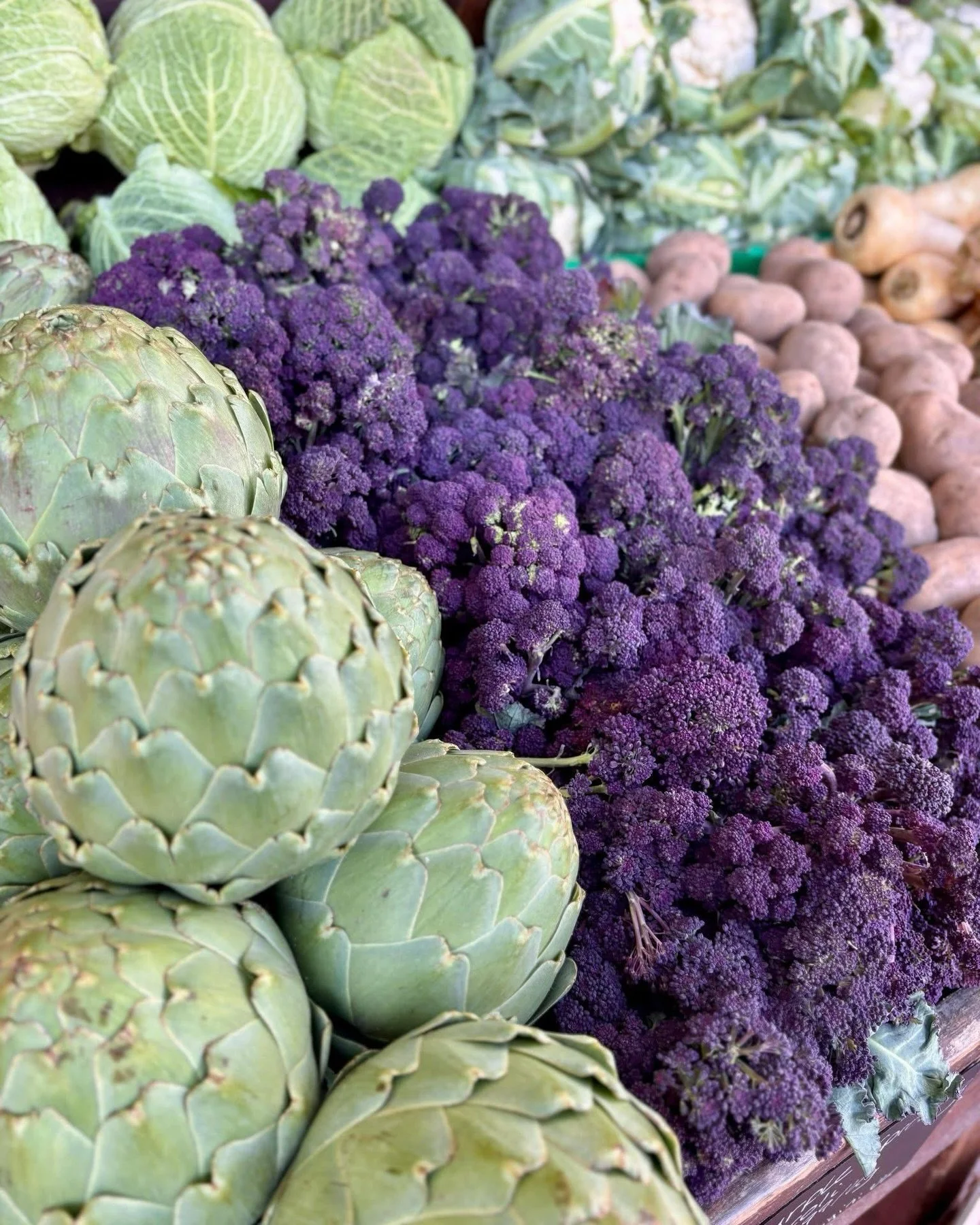 What&rsquo;s in season? British Purple Sprouting Broccoli🥦💜

💜Nutritional Value: It is rich in vitamins A, C, and K, and high in fibre, iron, and antioxidants. 
💜Flavour: The flavour is earthy yet sweet, with notes of nuttiness. 
💜Health Benefit