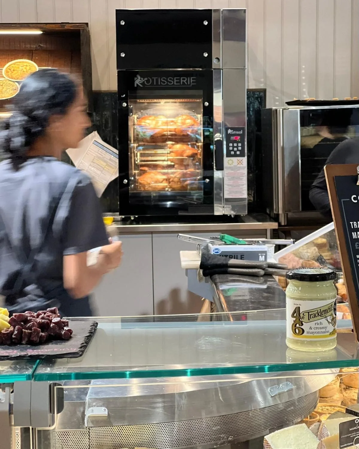 🍗Our Rotisserie Chicken at Cobbs Hungerford is the ultimate mealtime lifesaver and a real bargain, if we don&rsquo;t say so ourselves!

Freshly cooked in our rotisserie oven, these golden, juicy chickens are ready 7 days a week from lunchtime. Perfe