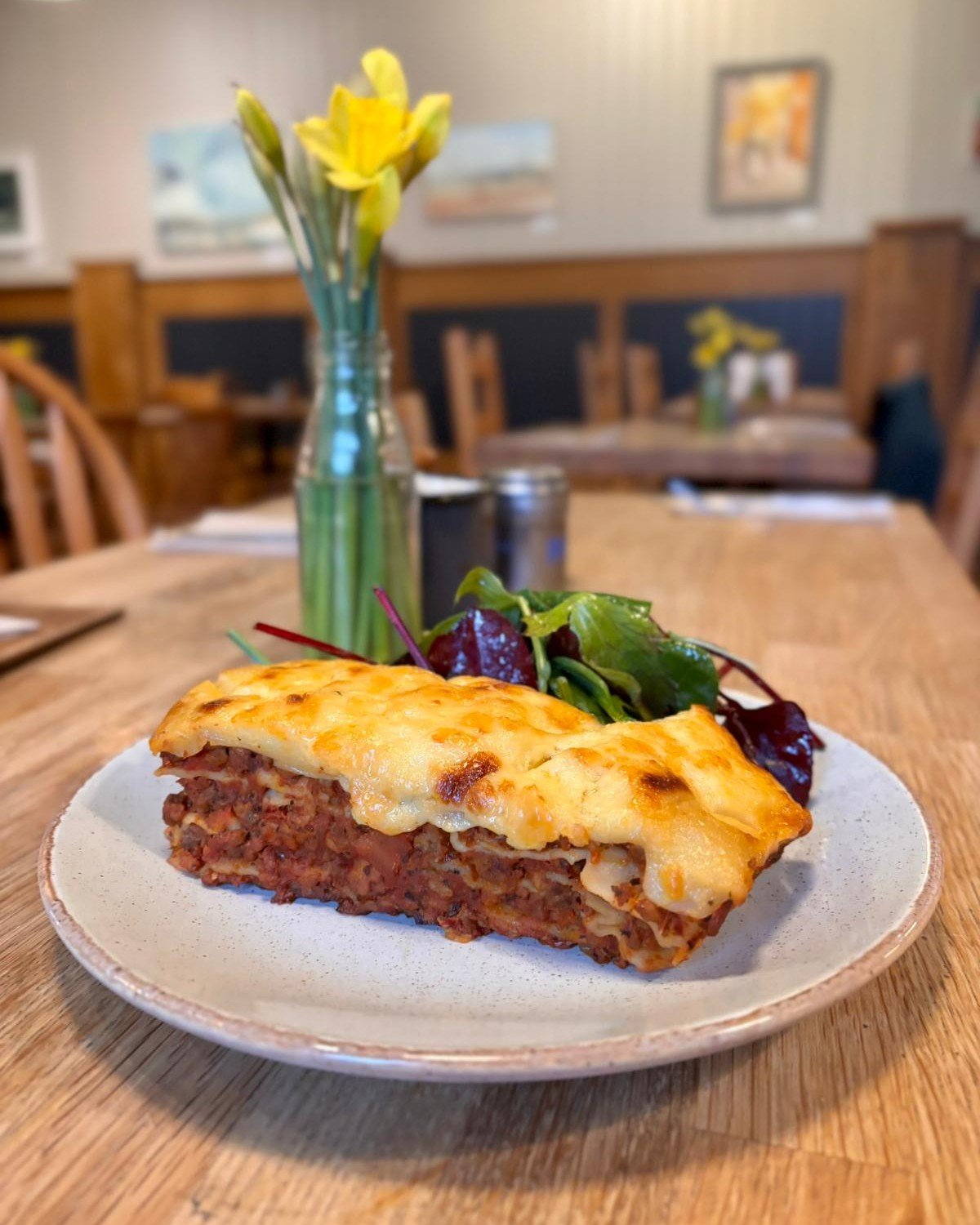 Menu item Monday⭐🍽️

Classic Farmhouse Lasagne - Homemade slow-cooked beef &amp; pork rag&ugrave;, layered with pasta &amp; a rich cheese sauce, baked until bubbling &amp; golden. Served with dressed leaves🤤🍽️

🍽️Book your table using the link in