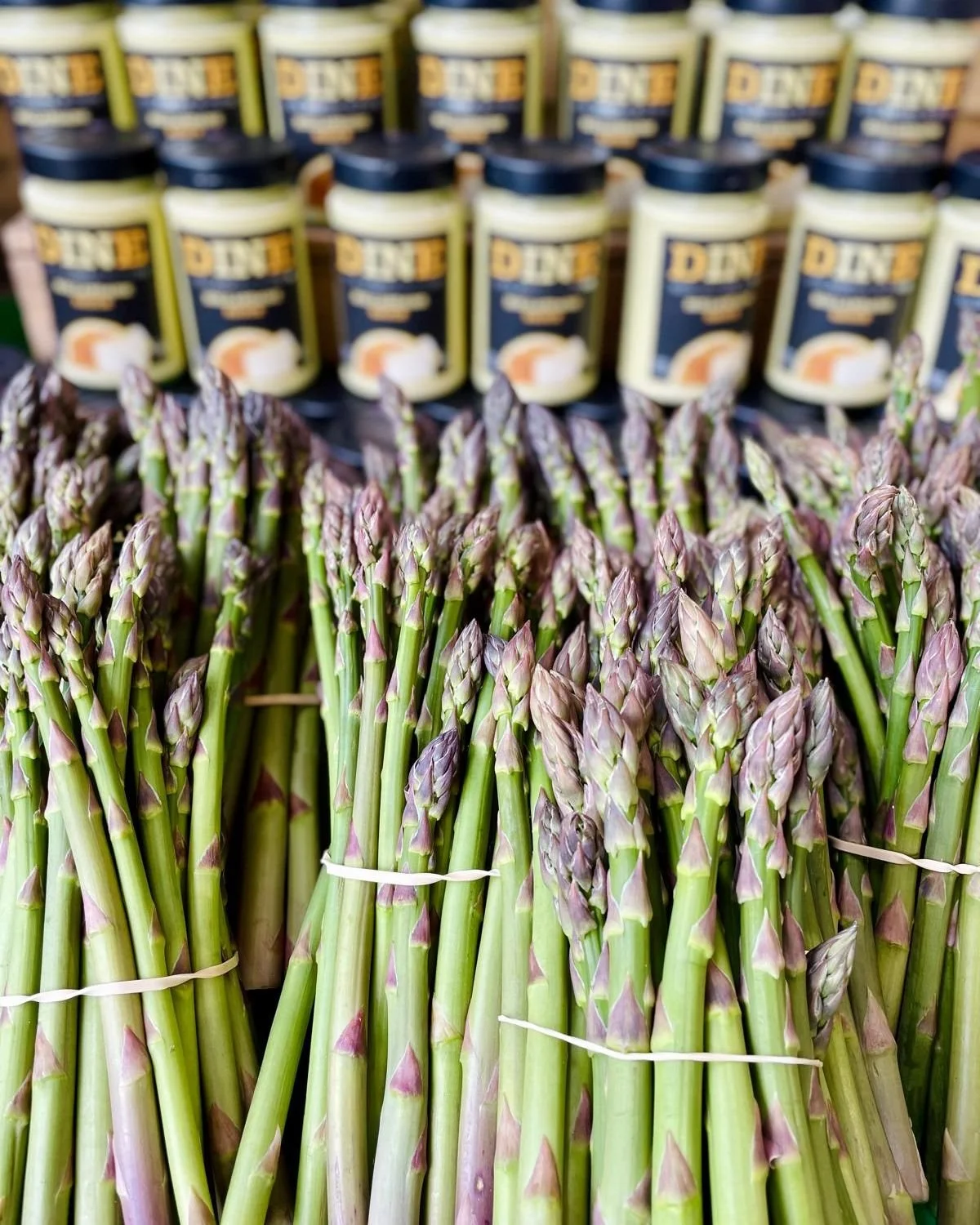 No asparagus dish is complete without @atkinsandpotts Hollandaise Sauce 😋

Made in Berkshire using the best ingredients, these award-winning sauces are a firm favourite on our shelves 💛

Pop into Cobbs and try them for yourself!

#CobbsFarmShops #B