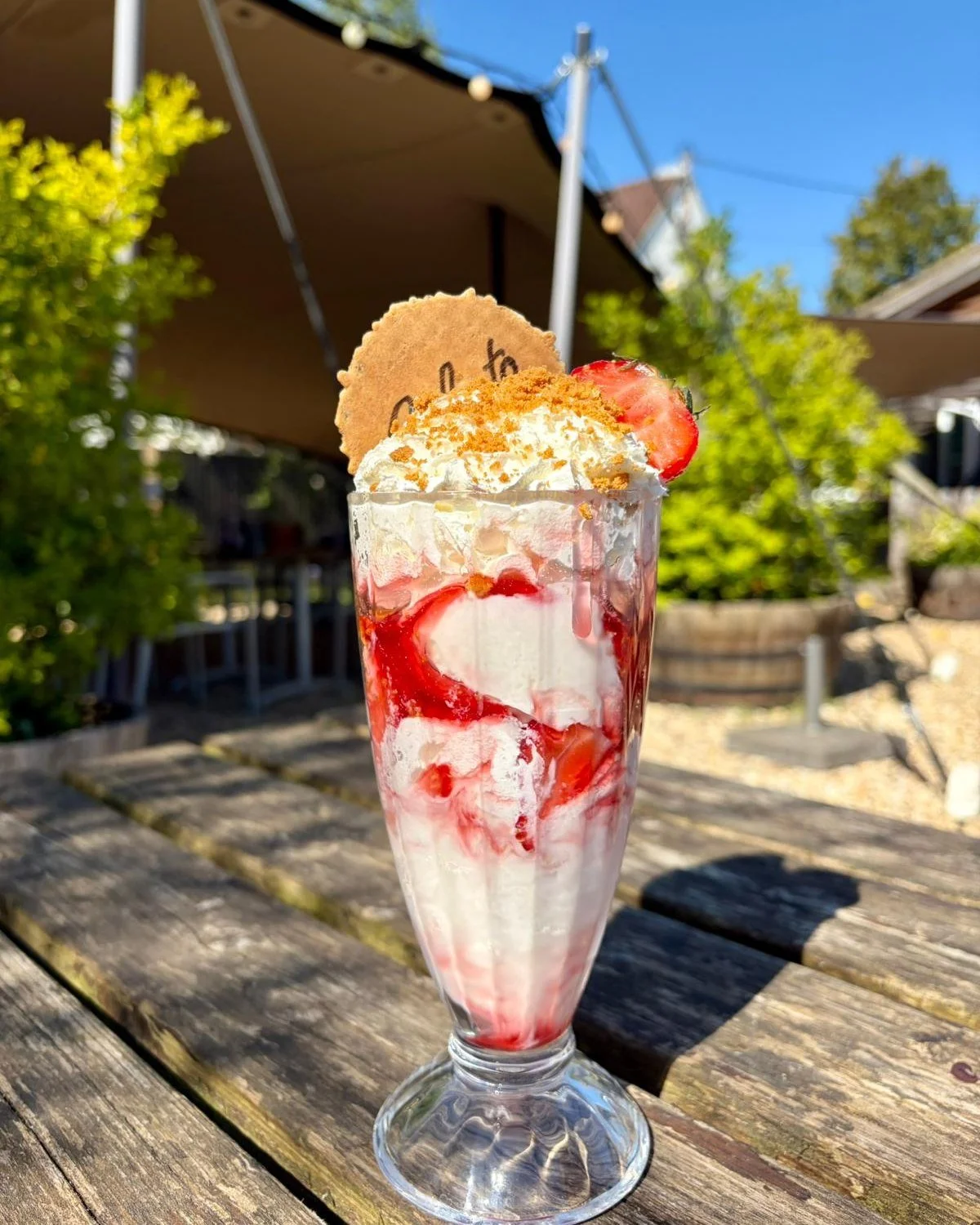 Menu item Monday - Strawberry Cheesecake Knickerbocker Glory🍓🍦

Sunshine and strawberries to sweeten up your day - available in our Cobbs caf&eacute;s until the end of May! Made with our DELICIOUS @warwickshiregelato 🤩

Stay tuned for our Cherry C