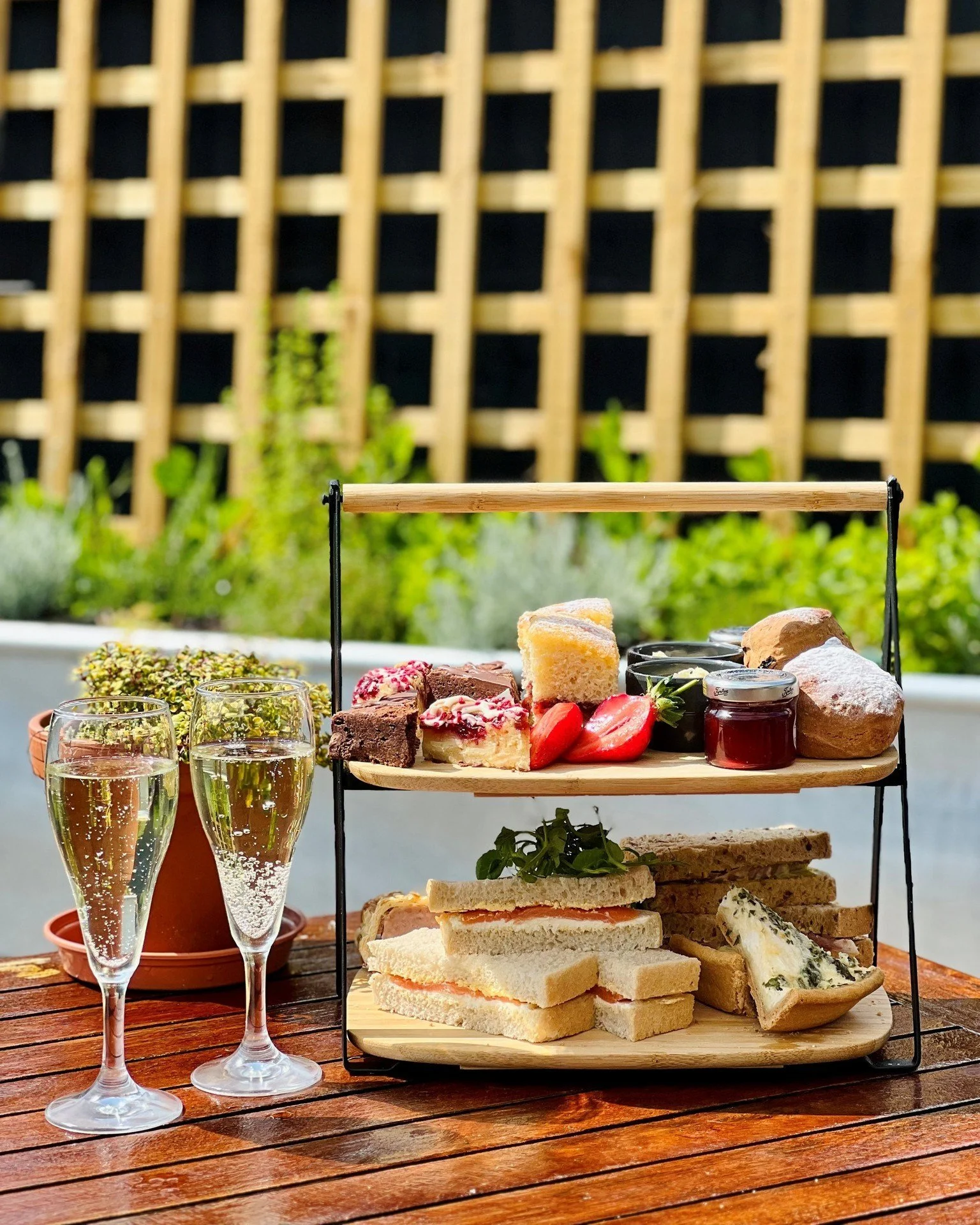 Afternoon Tea at Cobbs🍓🥂

Indulge with friends or family in a delightful spread featuring an array of finger sandwiches, Cobbs&rsquo; homemade sausage rolls, and quiche. Enjoy freshly baked fruit scones served with strawberry jam and clotted cream,