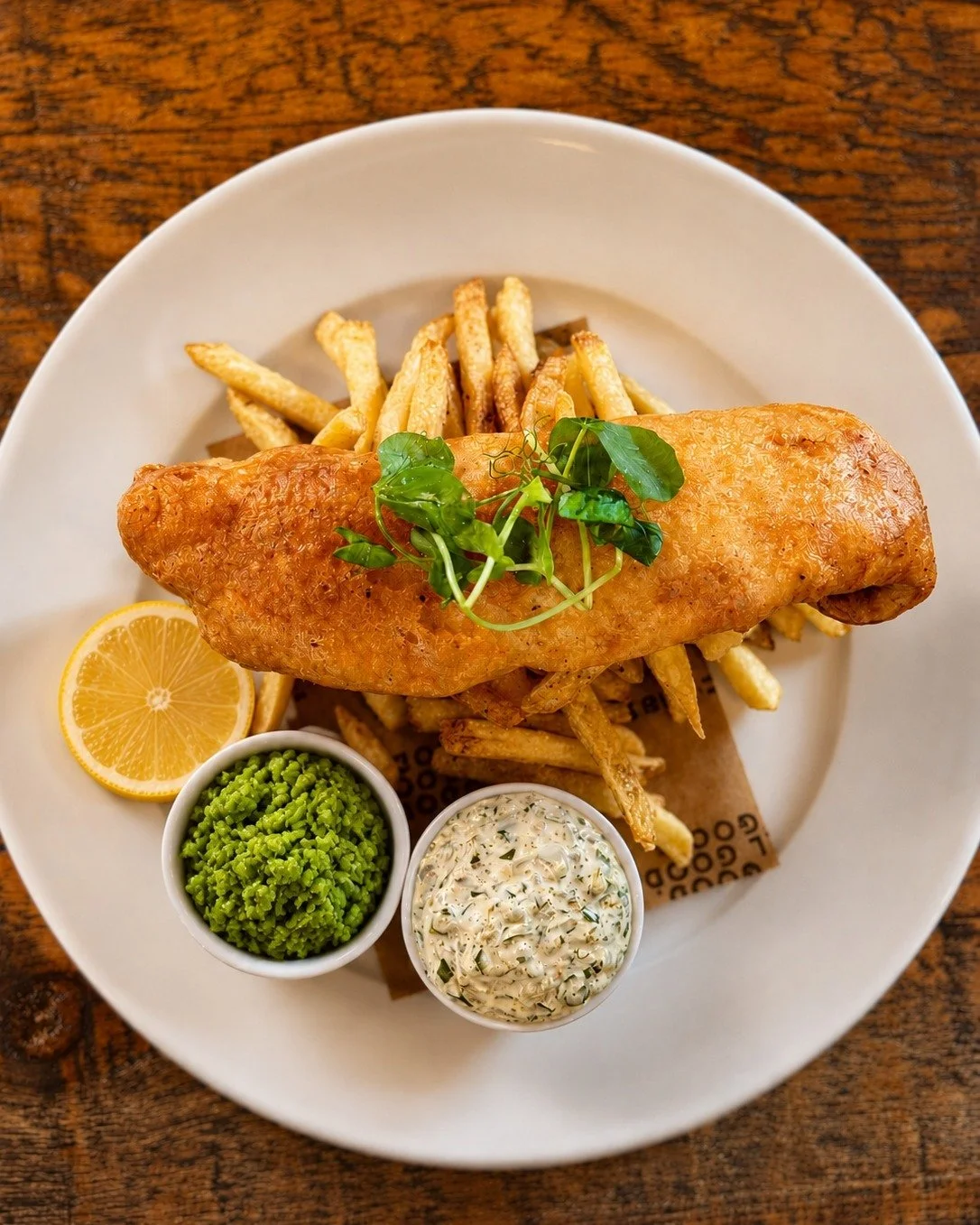 Menu item Monday🍽️

Fish &amp; Chips - Beer battered fillet of cod, skin-on fries, crushed minted peas, homemade chunky tartare sauce &amp; lemon🤤🍽️

🍽️Book your table using the link in our bio!

(This dish excludes Cobbs Winchester)

#CobbsFarmS