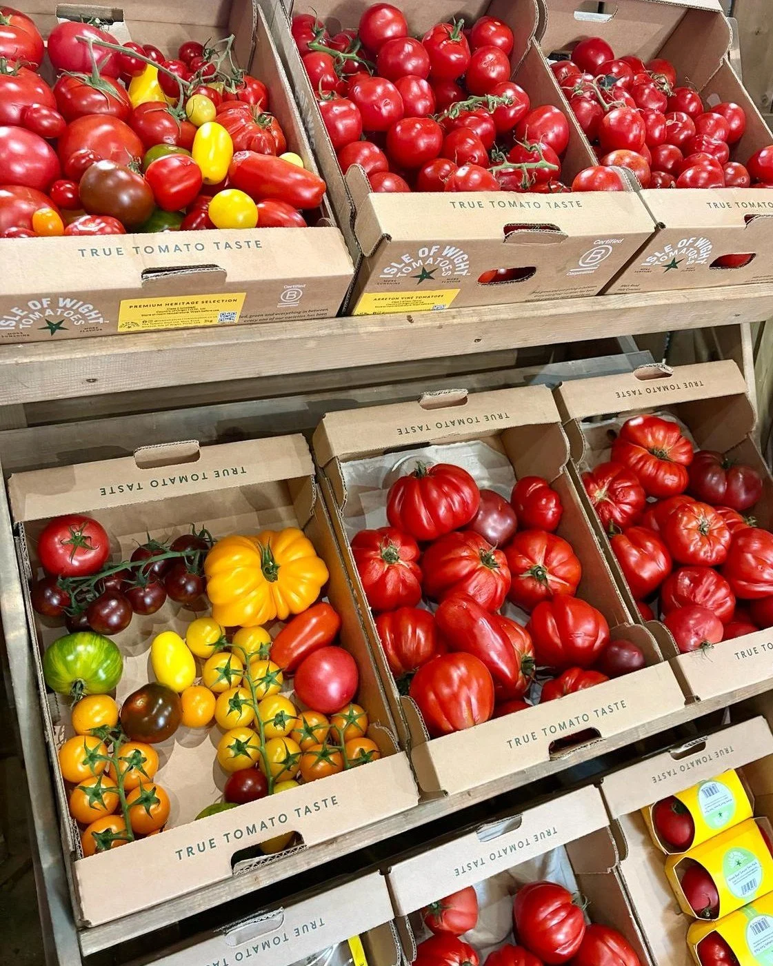 🍅 Tomato Thursdays &ndash; @iowtomatoes 🍅

Don&rsquo;t forget our tasty tomato deal! Our Isle of Wight cooking sauces are 2 for &pound;9 until the end of June🍅

Bursting with sunshine and flavour, Isle of Wight Tomatoes are the perfect addition to