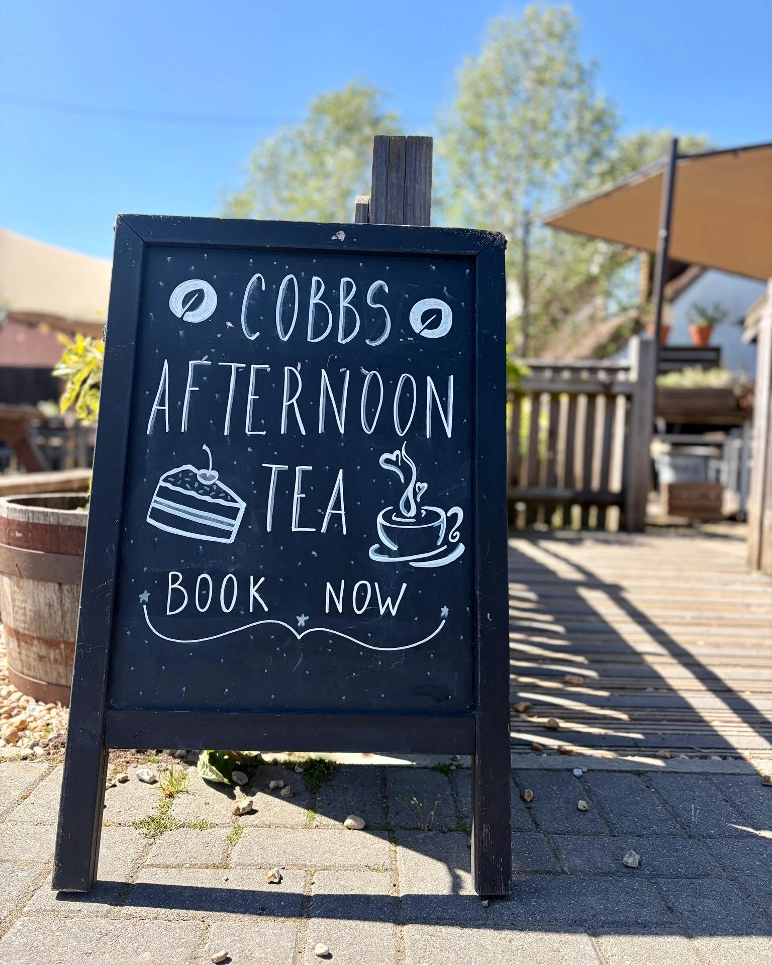 Summer is served at Cobbs! ☀️🍓🥂

Join us for a delightful Afternoon Tea and enjoy the best of the season with fresh strawberries, sunshine, and a little bit of fizz. Gather your friends, relax, and make the most of those summer afternoons with us.
