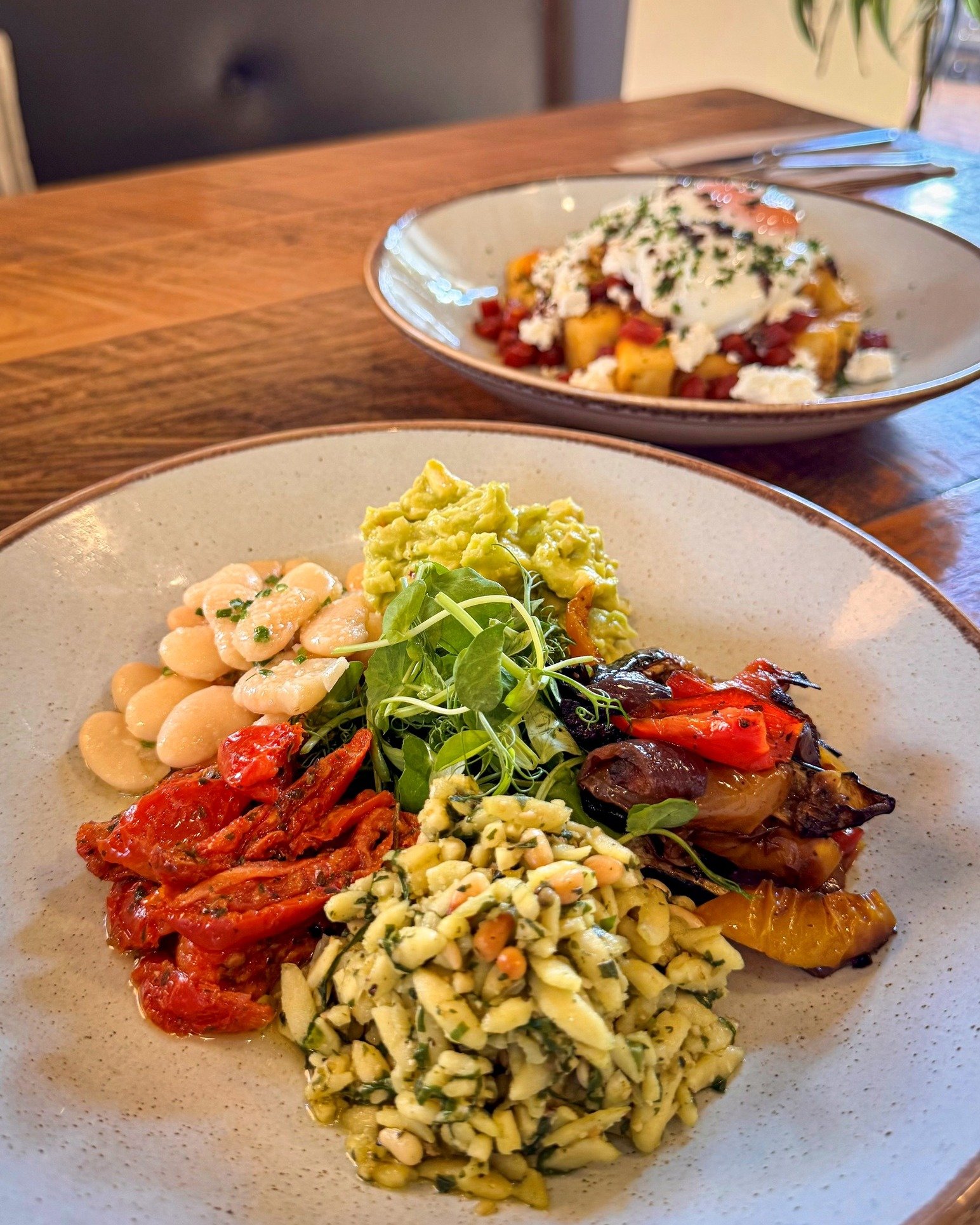 Menu item Monday🍽️

Summer Nourish Bowl - Sun-blushed tomatoes, pesto orzo with spinach and pine nuts, lemon &amp; garlic butter bean salad, smashed avocado, summer roasted vegetables &amp; pea shoots (v)🤤🍽️

🍽️Book your table via the link in our