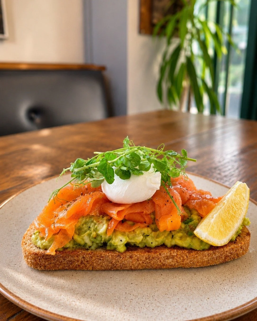 Menu item Monday🍽️

Chorizo Hash - Avocado &amp; Smoked Trout - Toasted sourdough topped with smashed avocado, Chalk Stream smoked trout, a poached free-range egg &amp; pea shoots🤤🍽️

🍽️Book your table here: cobbsfarmshops.co.uk/book-a-table

#Co
