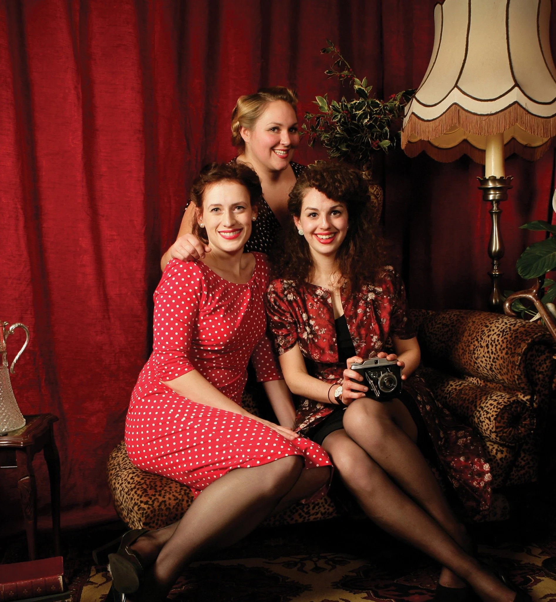 @thespitfiresisters are coming back to Cobbs Farm Shops this Christmas!🎵🎄

This sensational three-part vocal harmony group will transport you to the golden age of the 1930s &amp; &rsquo;40s, with nostalgic, Andrews Sisters-style performances filled