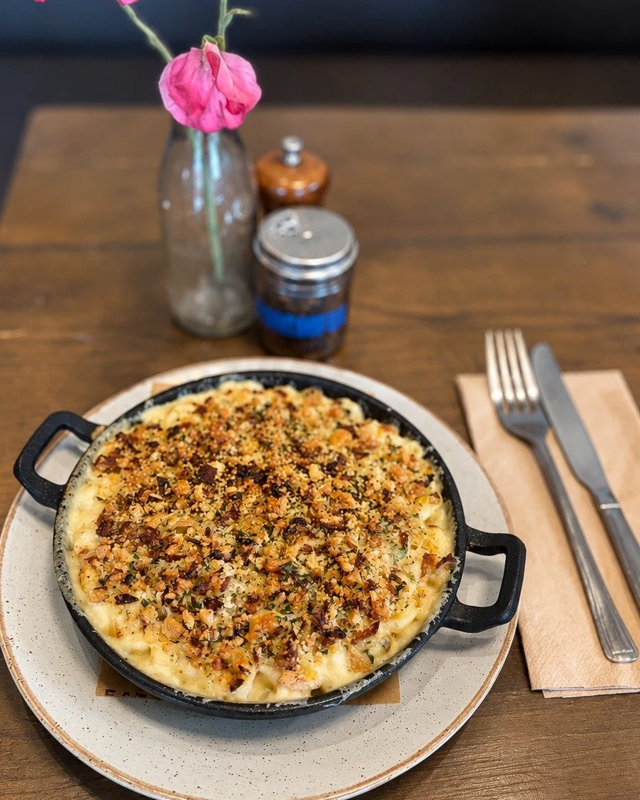 Menu item Monday🍽️🍁

Mac &amp; Cheese - Macaroni in a rich Barber&rsquo;s Mature Cheddar, Smoked Applewood &amp; Gruy&egrave;re cheese sauce topped with a sourdough, three-cheese &amp; crispy onion crumb🤤🍽️

🍽️Book your table using the link in o